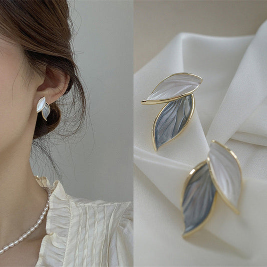 Dual tone leaf earring