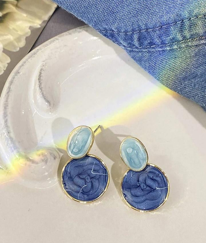 Two-tone blue marble design earring