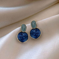 Two-tone blue marble design earring